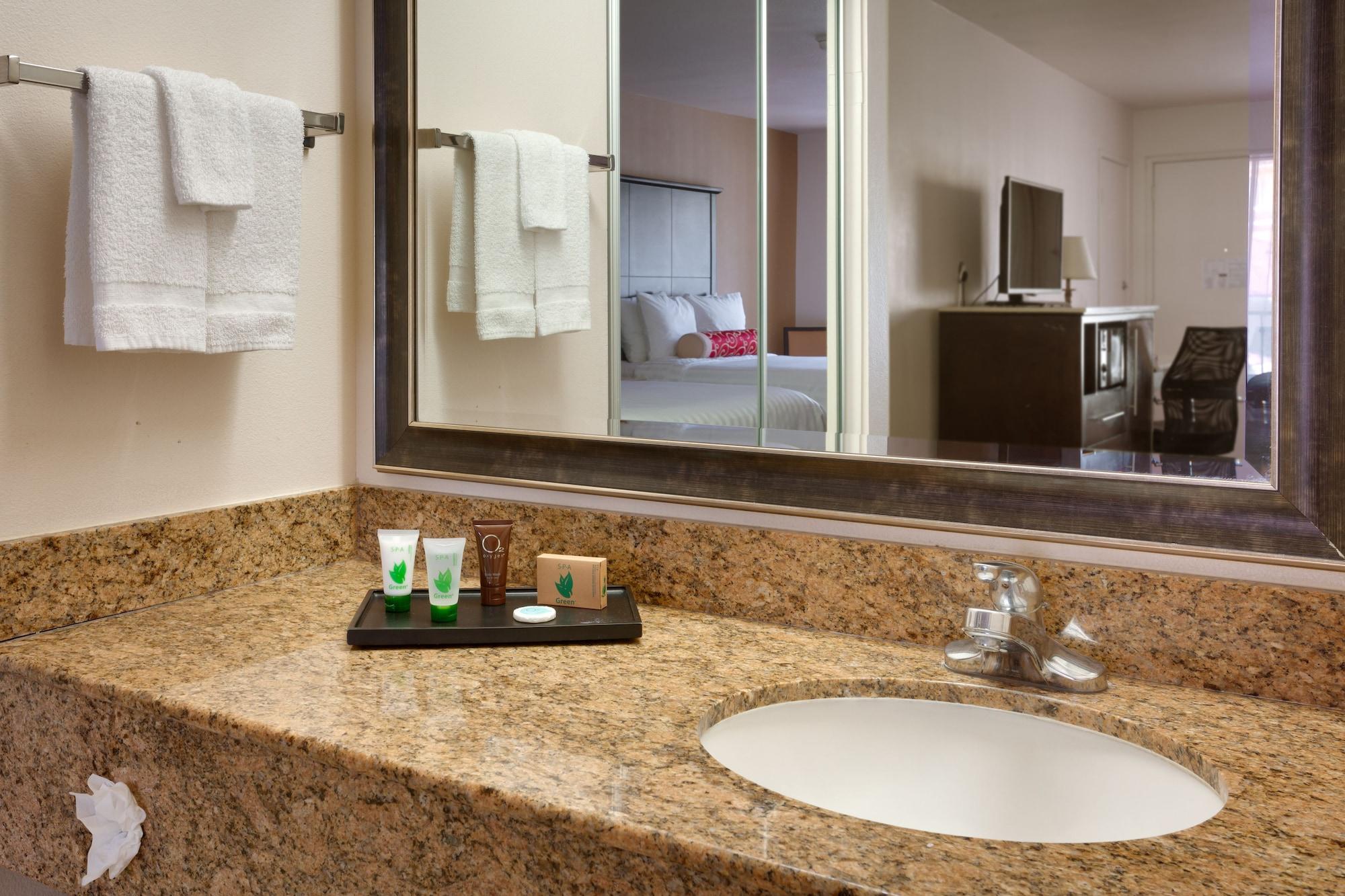 Cortona Inn And Suites Anaheim Resort Exterior photo