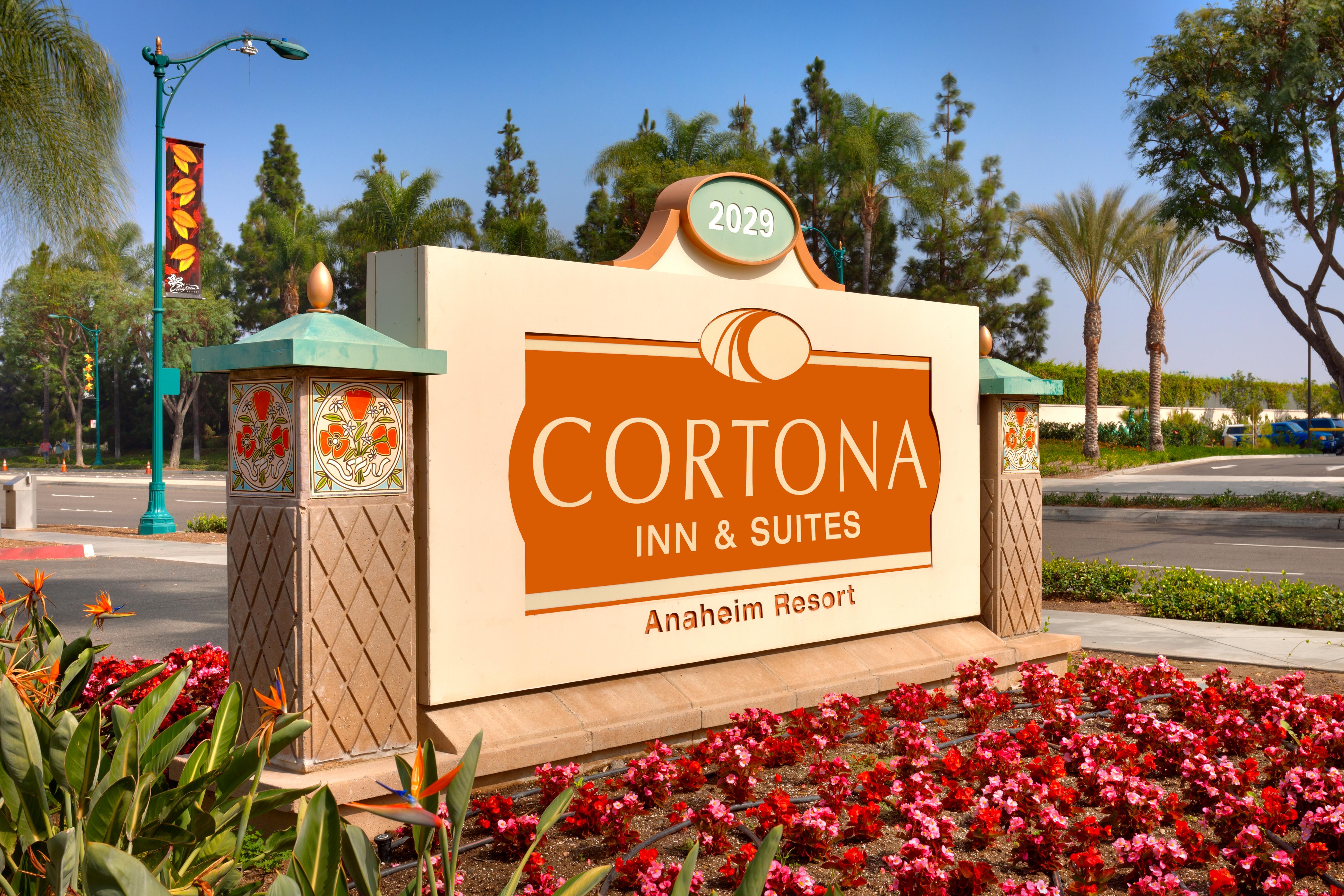 Cortona Inn And Suites Anaheim Resort Exterior photo