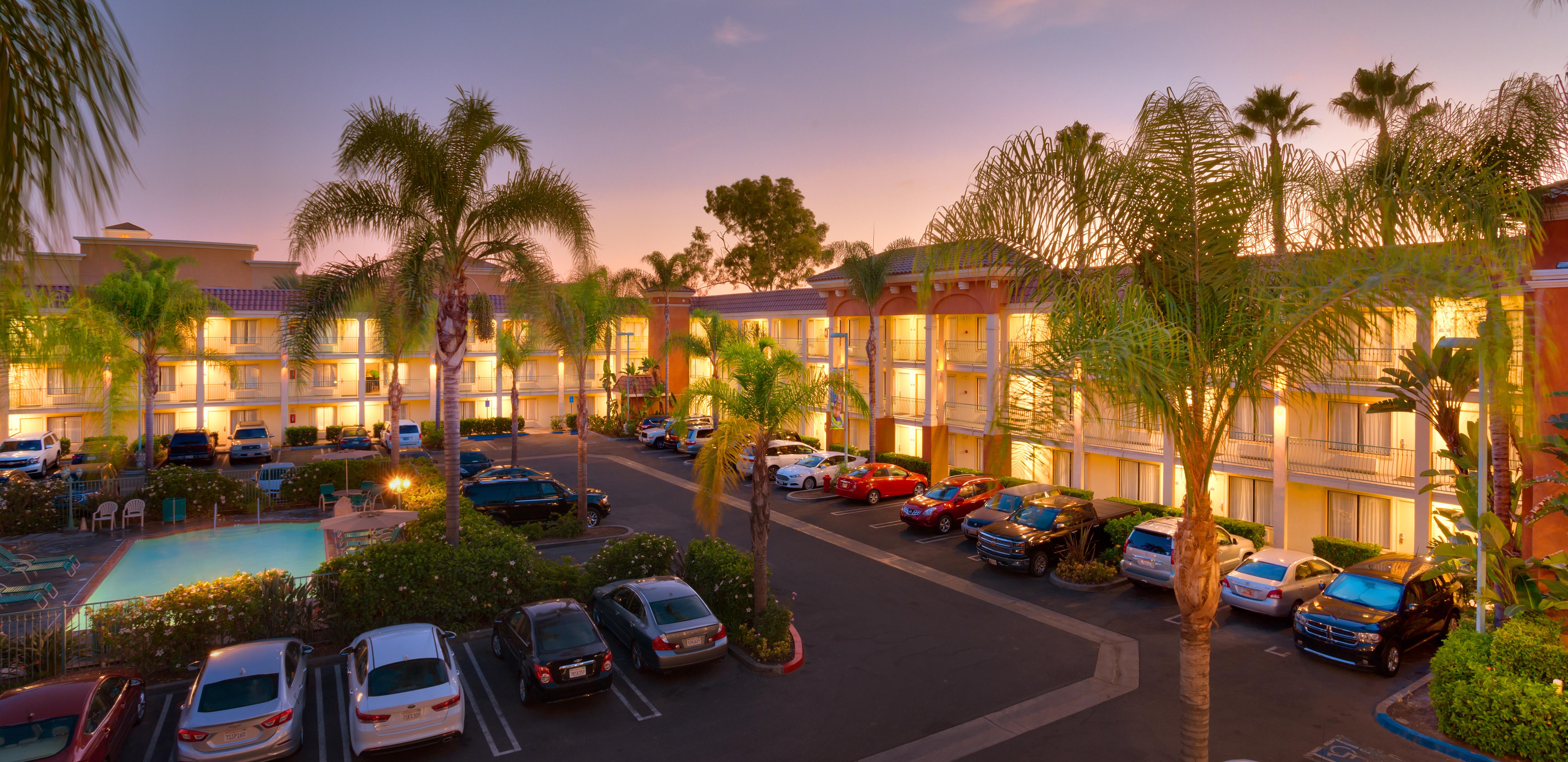 Cortona Inn And Suites Anaheim Resort Exterior photo