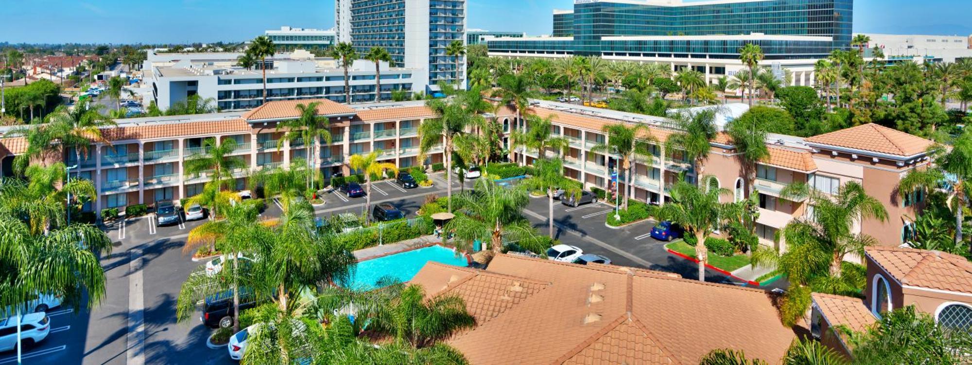 Cortona Inn And Suites Anaheim Resort Exterior photo
