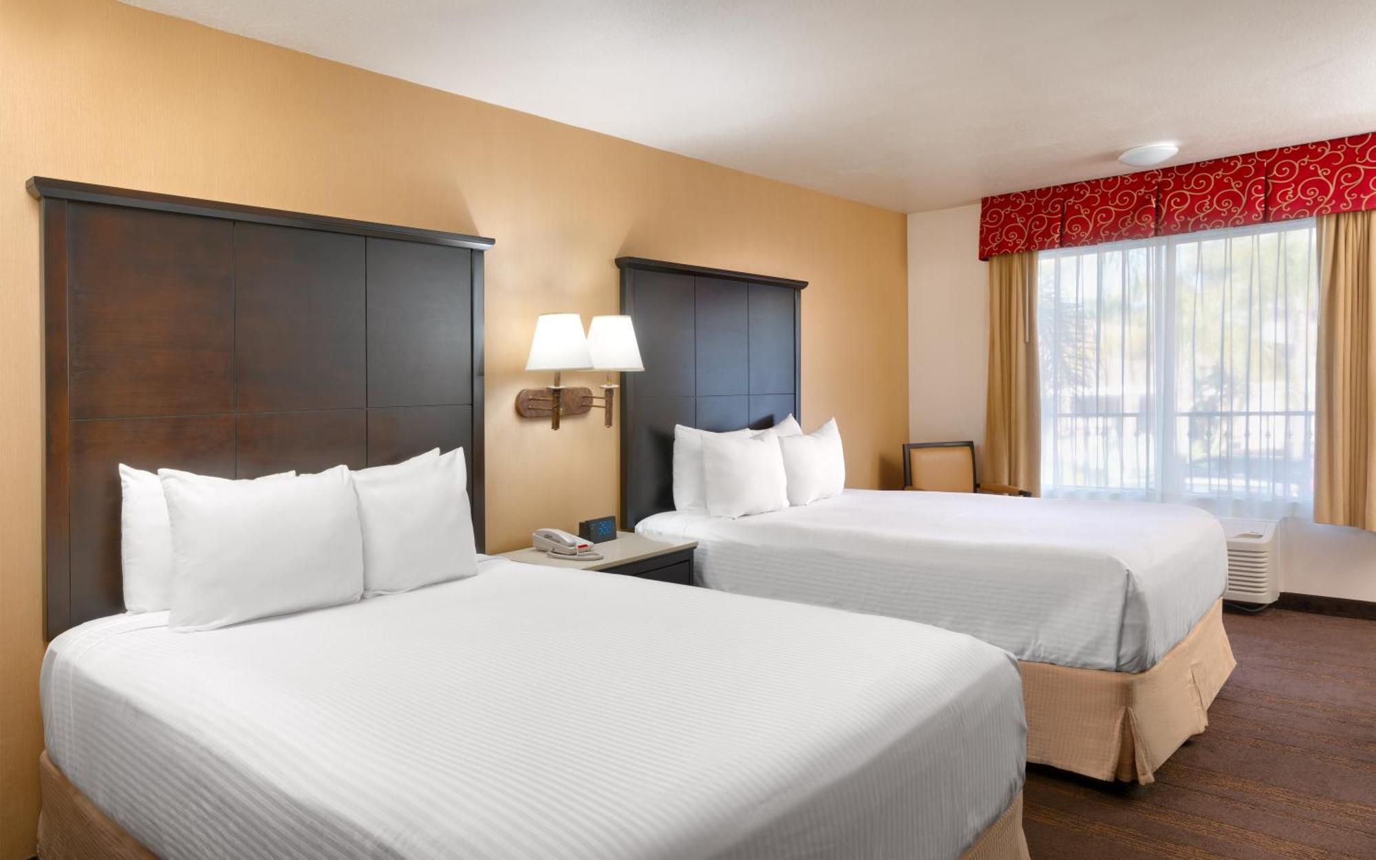 Cortona Inn And Suites Anaheim Resort Exterior photo