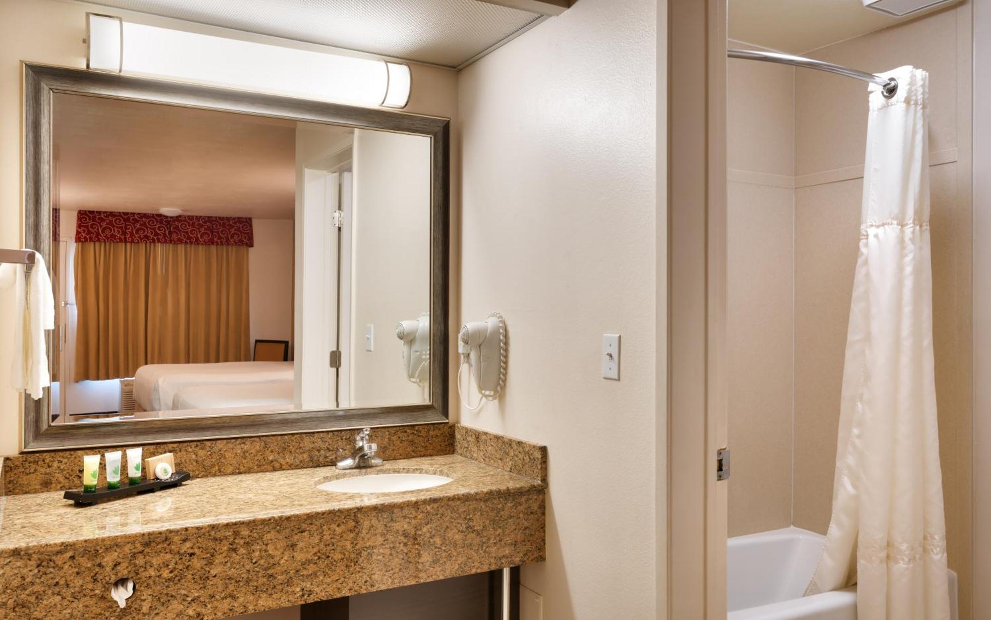 Cortona Inn And Suites Anaheim Resort Exterior photo
