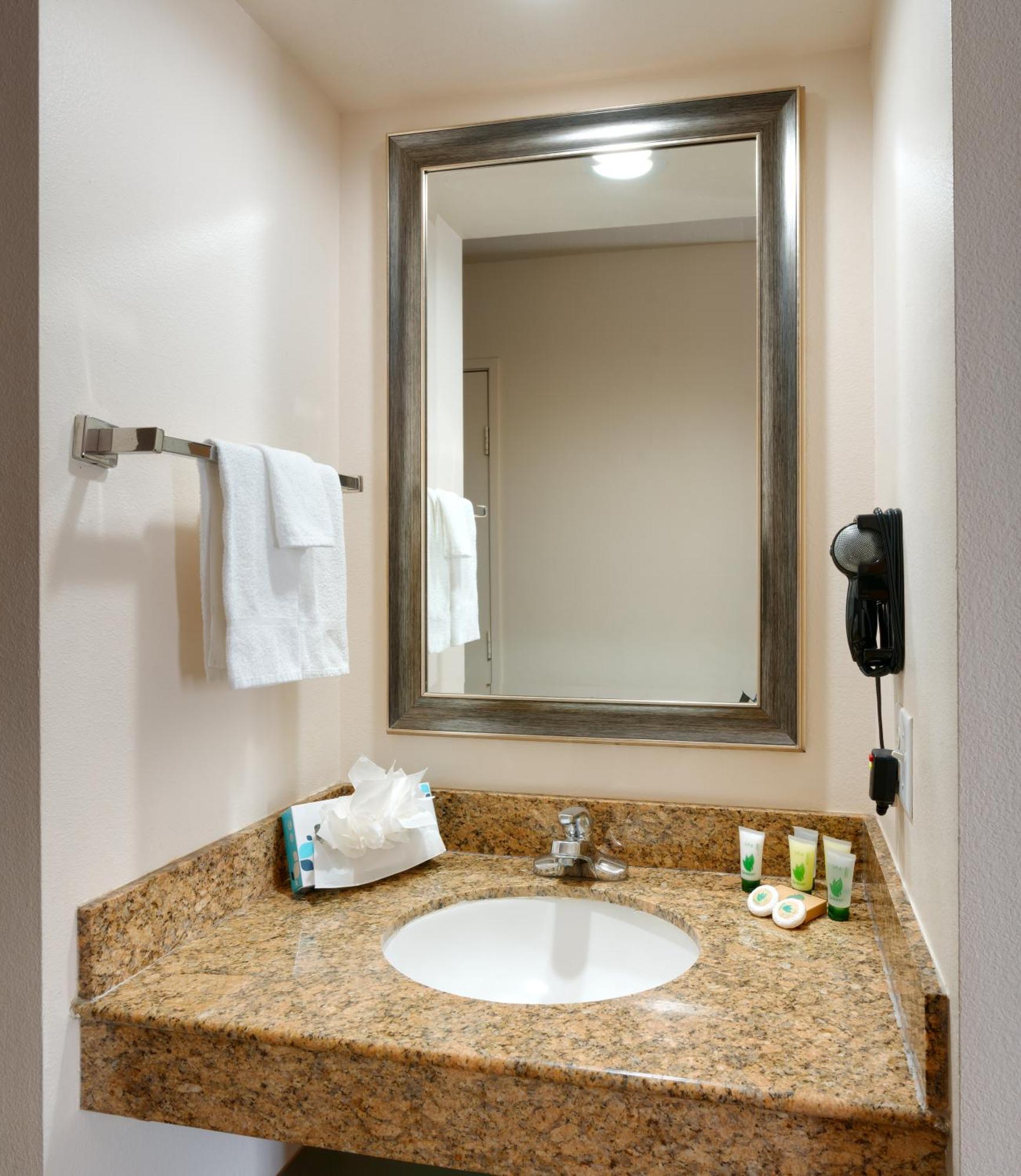Cortona Inn And Suites Anaheim Resort Exterior photo