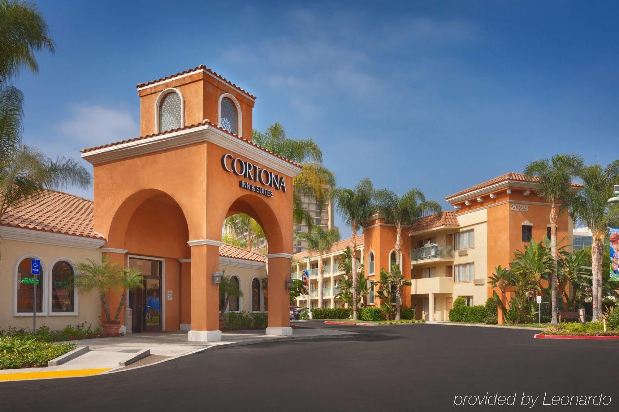 Cortona Inn And Suites Anaheim Resort Exterior photo