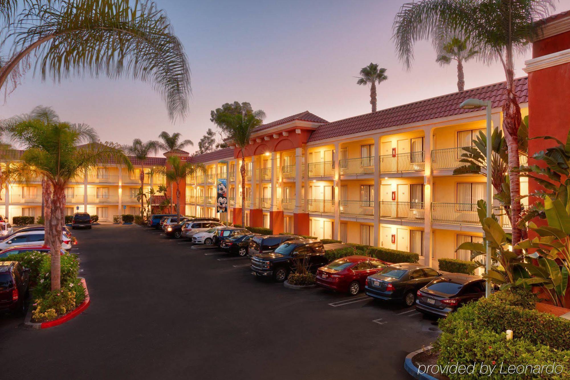Cortona Inn And Suites Anaheim Resort Exterior photo