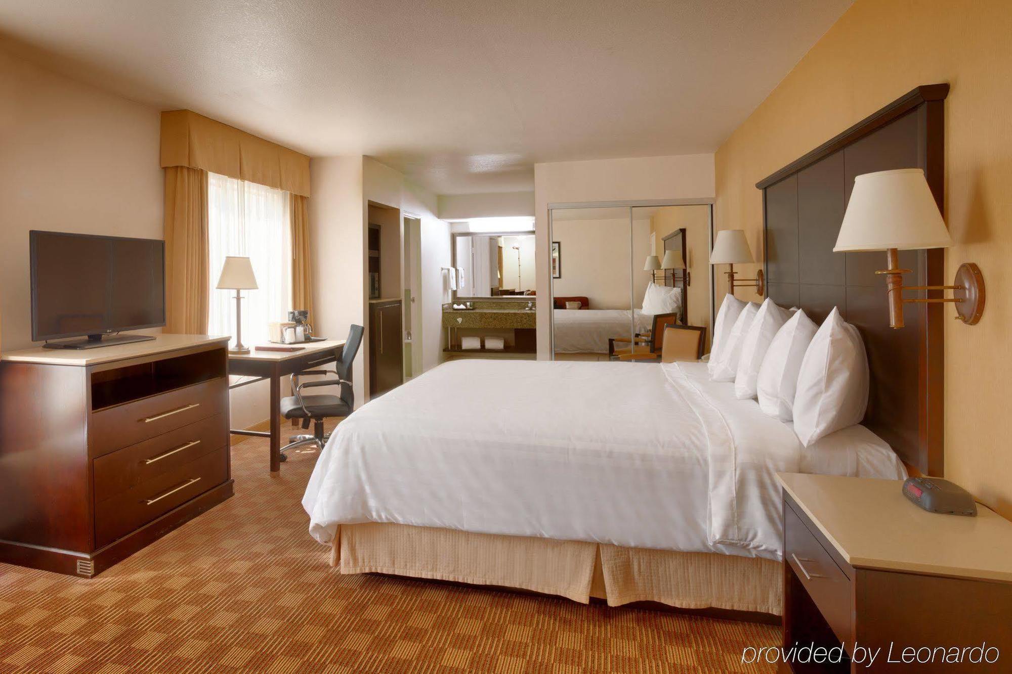 Cortona Inn And Suites Anaheim Resort Exterior photo