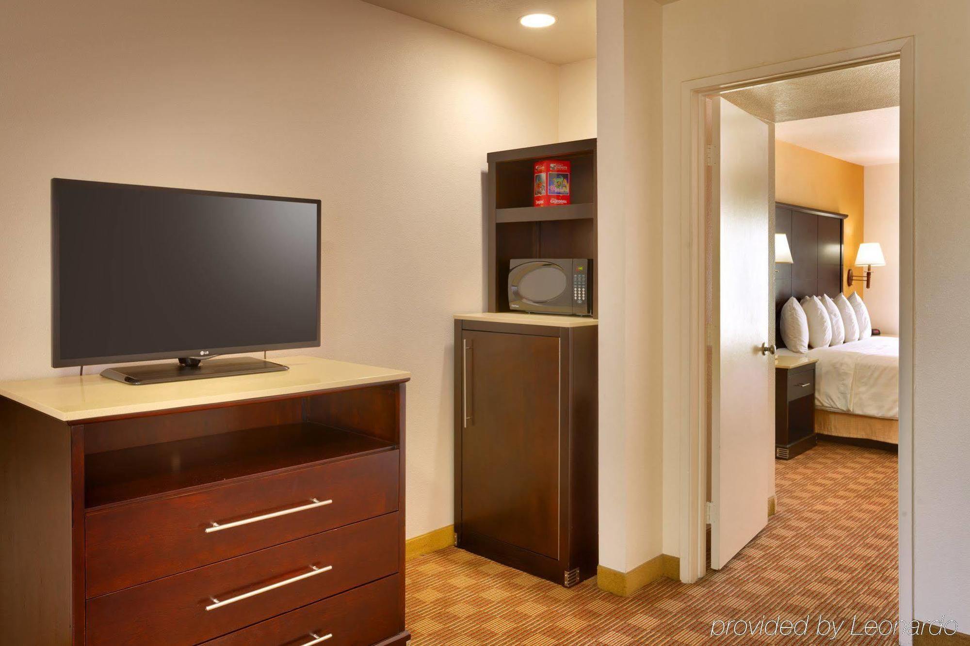 Cortona Inn And Suites Anaheim Resort Exterior photo