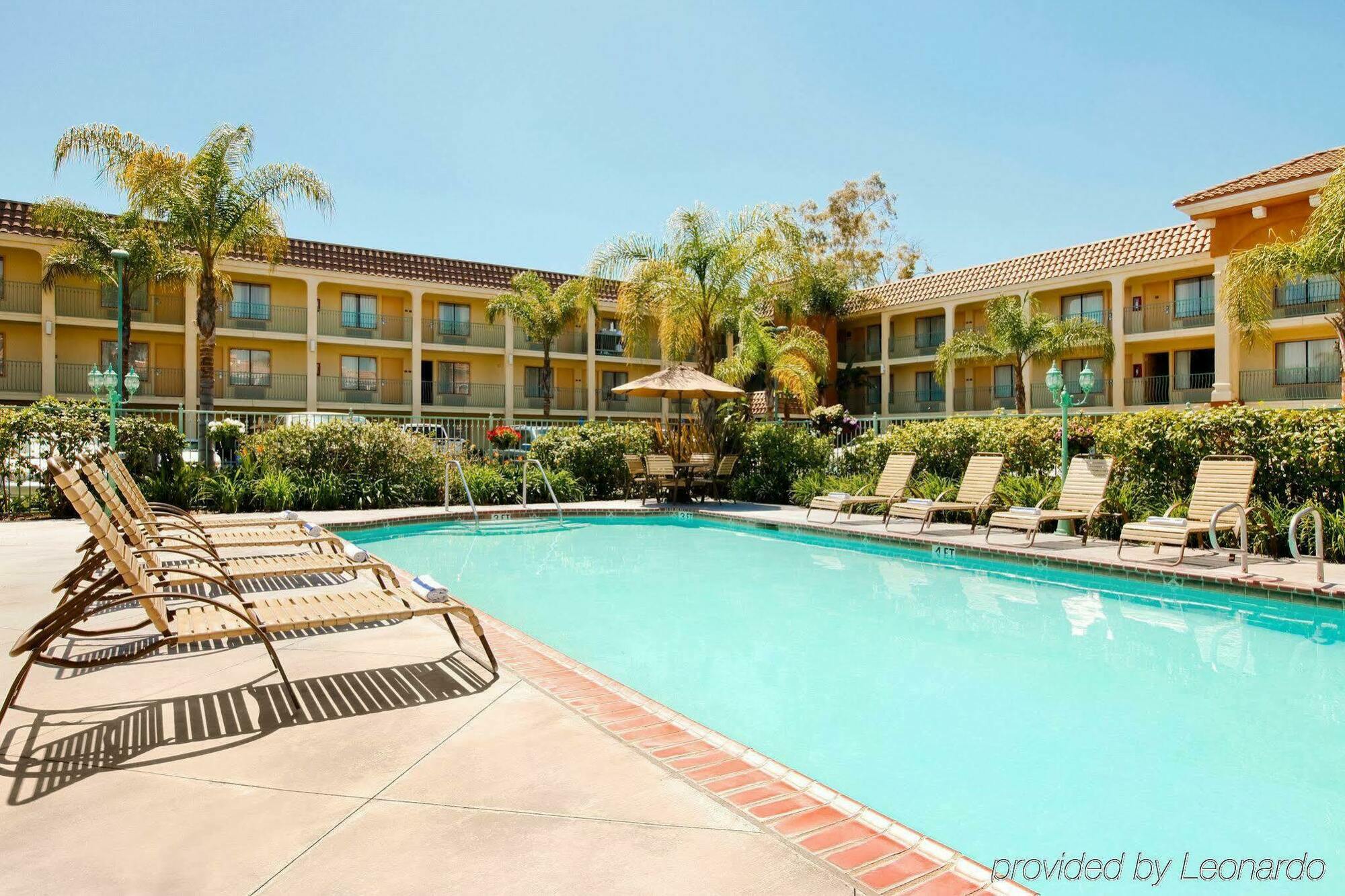 Cortona Inn And Suites Anaheim Resort Exterior photo
