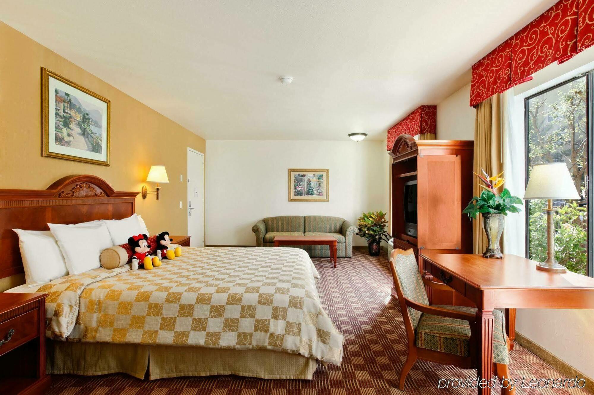 Cortona Inn And Suites Anaheim Resort Room photo
