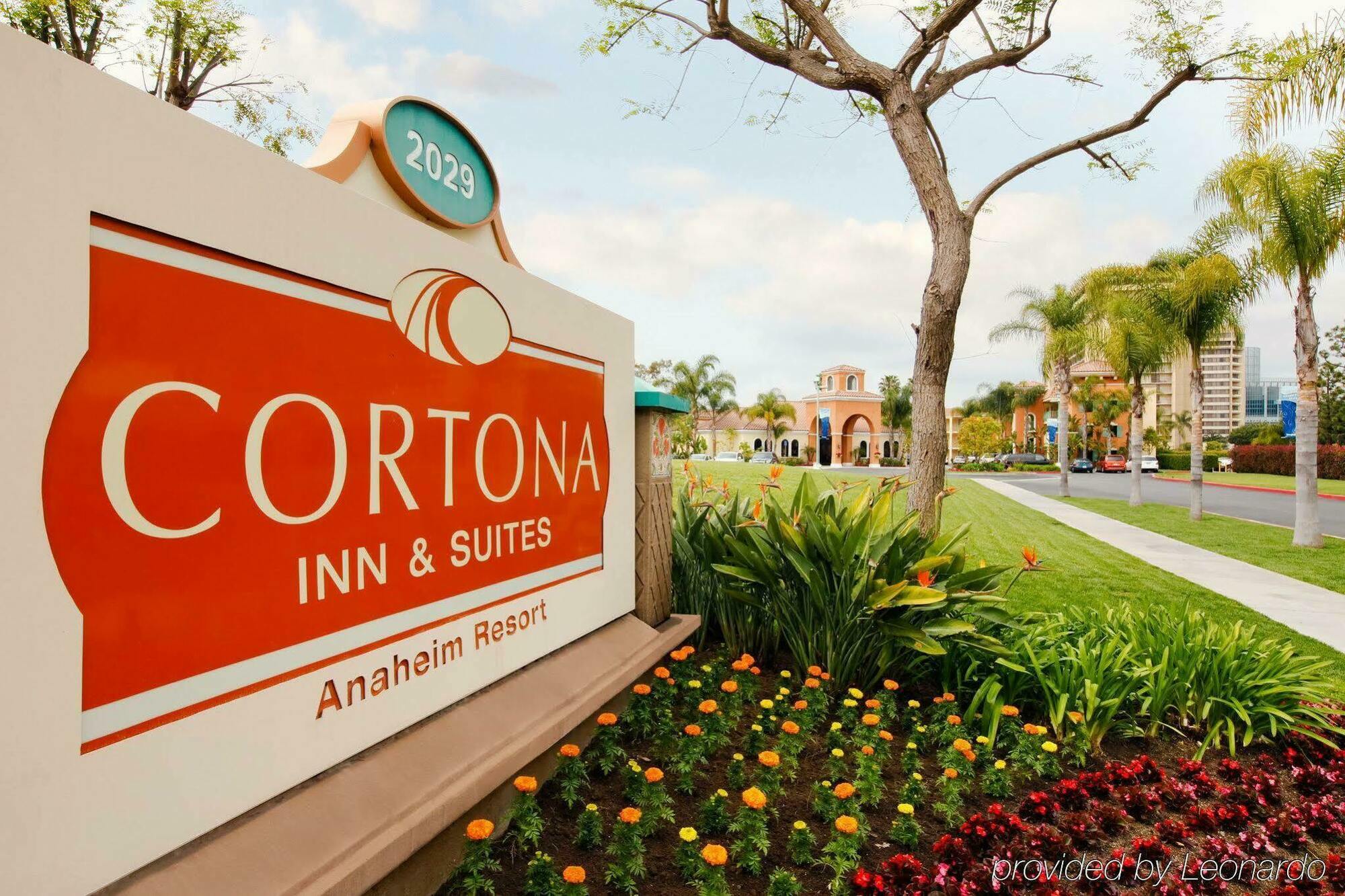 Cortona Inn And Suites Anaheim Resort Exterior photo